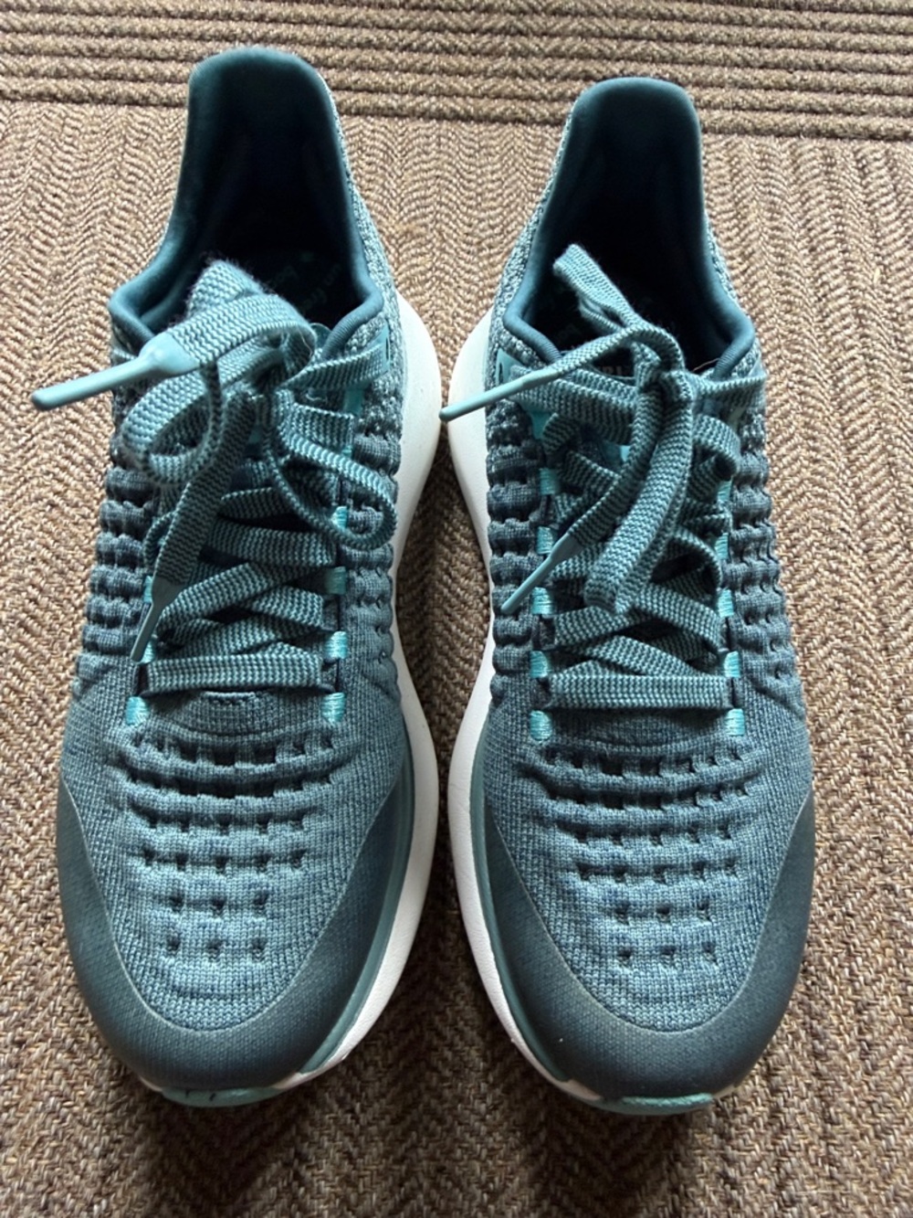 Rabbit Women's Dream Chaser 2.0 running shoe